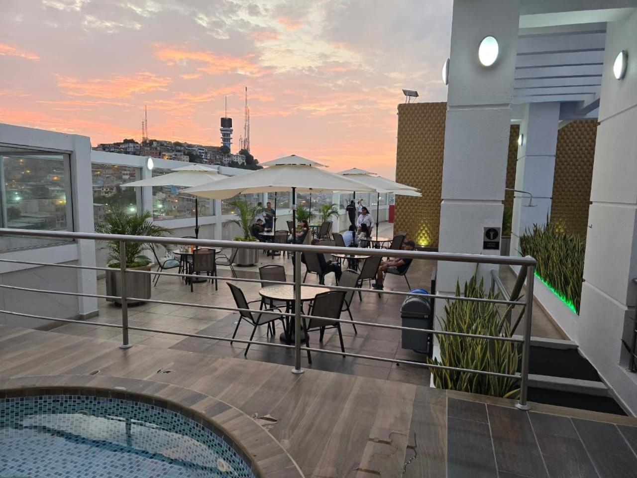 Puerto Santa Ana Suites Guayaquil Buitenkant foto